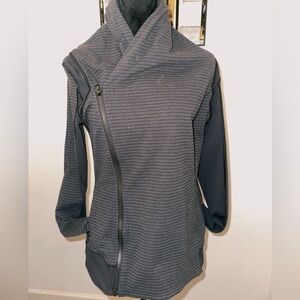 Lululemon woman’s Bhaki yoga athletic jacket black and grey size 12